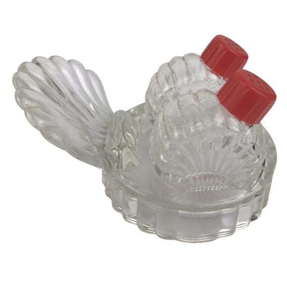Vintage Salt & Pepper Shakers Clear Glass Red Lids Clam Shell Holder Turkey - Picture 3 of 8